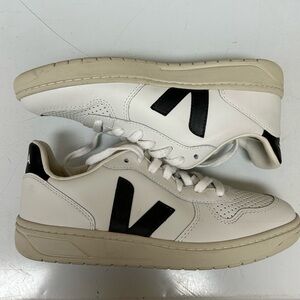Veja V-10 Sneakers